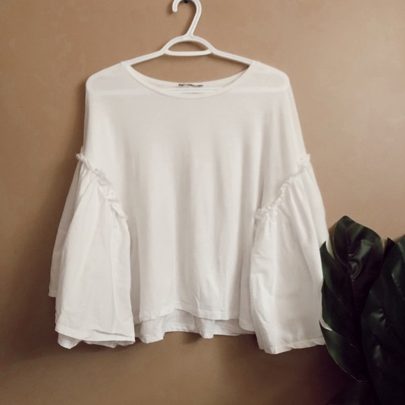 Zara Tops - Zara top with puff sleeves